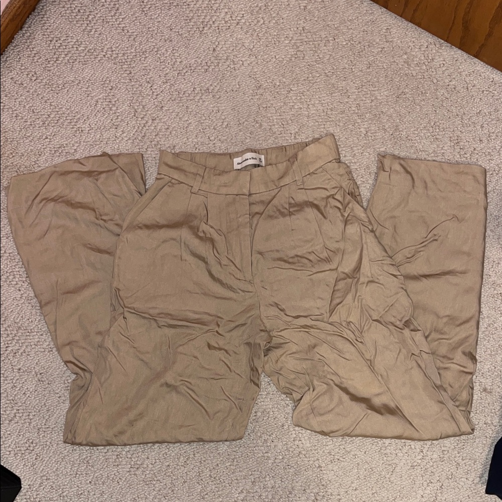 Abercrombie and Fitch Beige Wide-Leg Trousers - SIZE XS